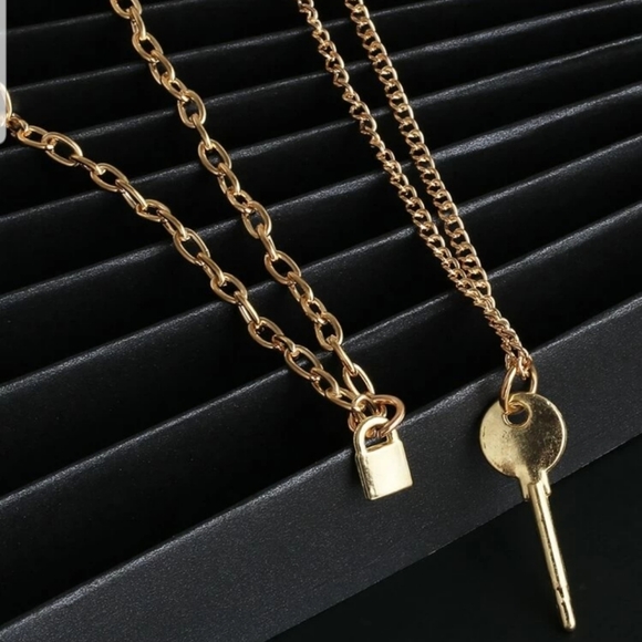 *Astrid* Lock and Key Necklace - Picture 3 of 4